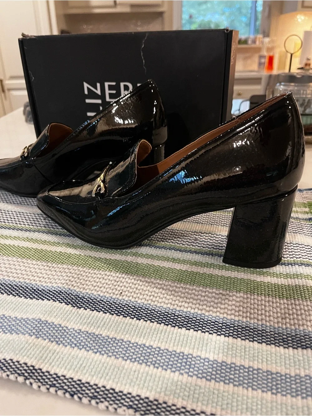 Naturalizer shiny black